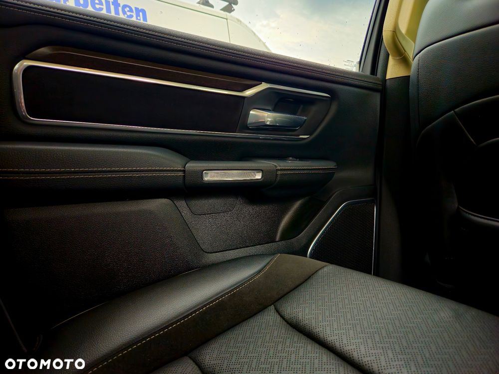 RAM 1500 5.7 Crew Cab Longbed Laramie Chrome - 29