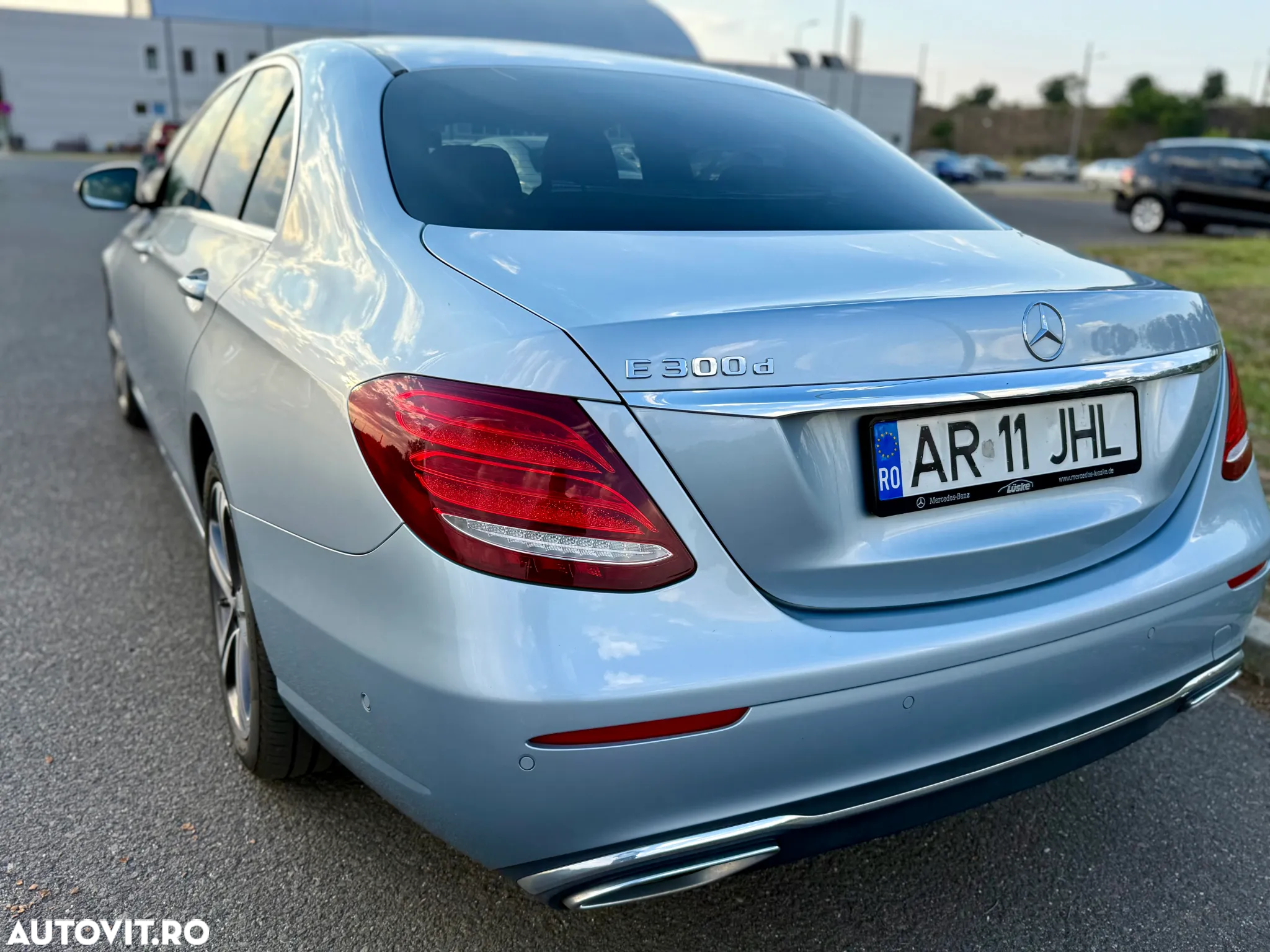 Mercedes-Benz E 300 d 9G-TRONIC Avantgarde - 4