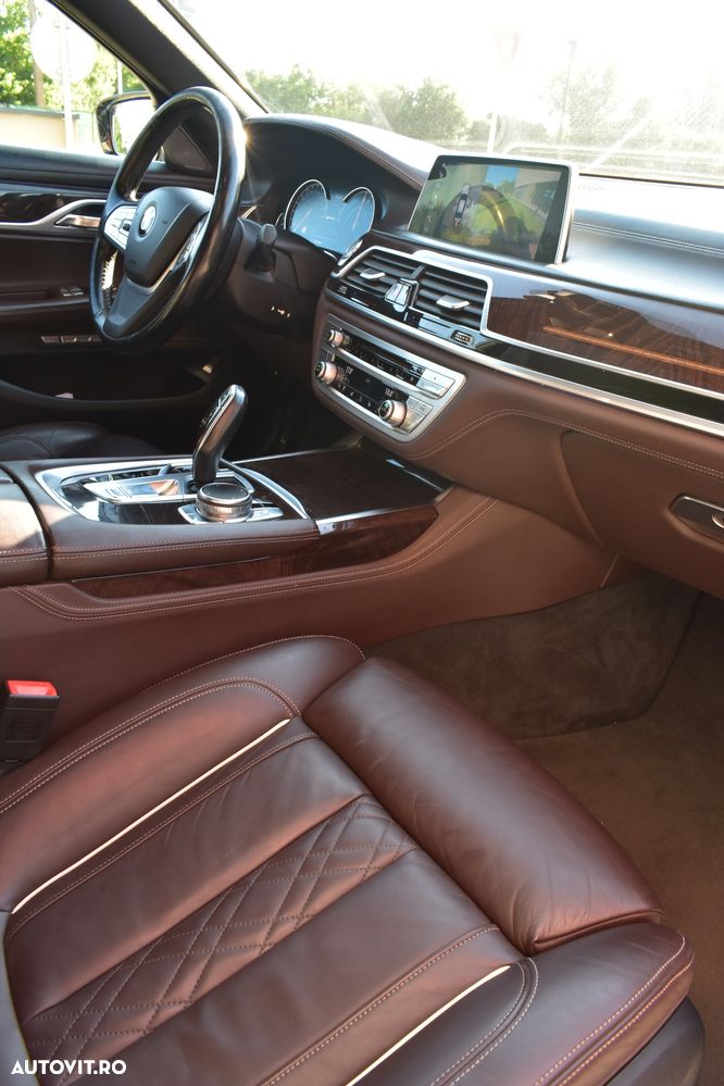 BMW Seria 7 740e iPerformance - 14