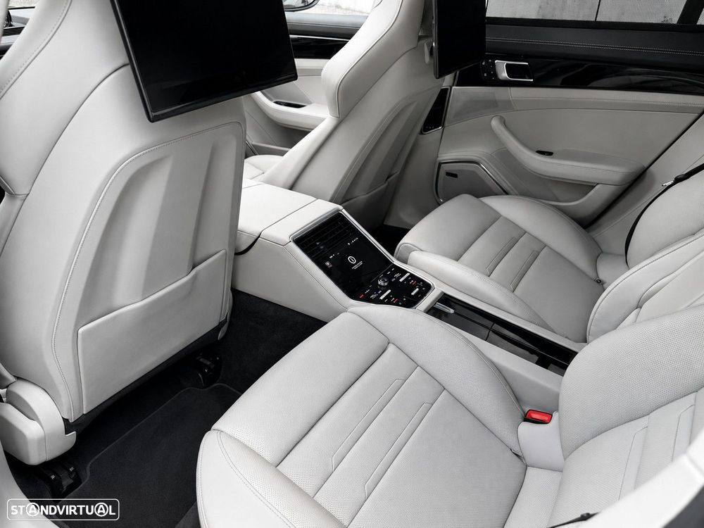 Porsche Panamera 4 E-Hybrid Platinum Edition - 16
