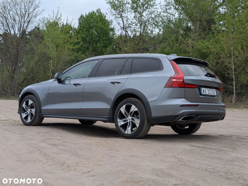 Volvo V60 Cross Country - 11
