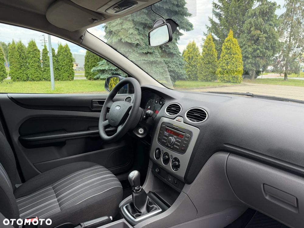Ford Focus 1.4 Ambiente - 12