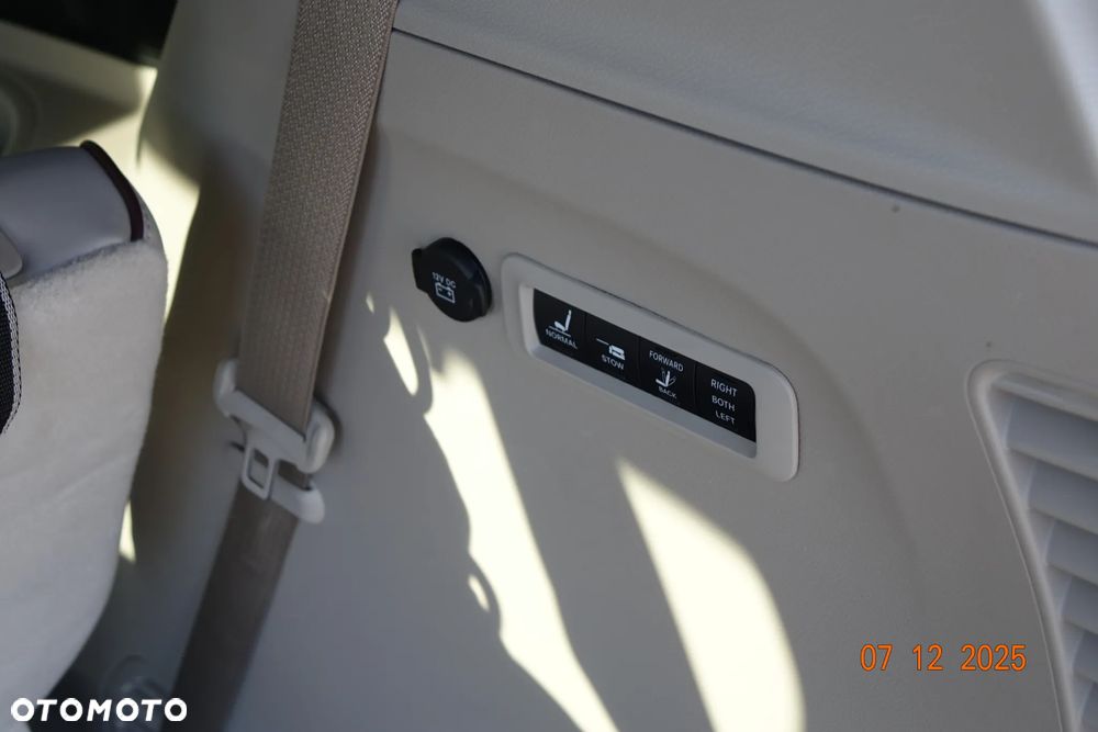 Chrysler Pacifica - 4