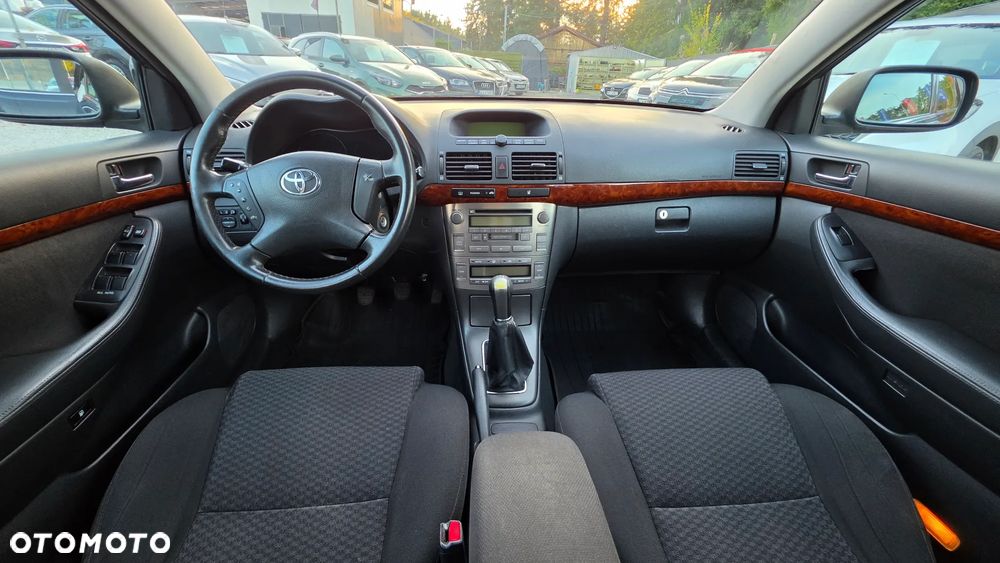 Toyota Avensis 2.0 VVT-i Sol - 25