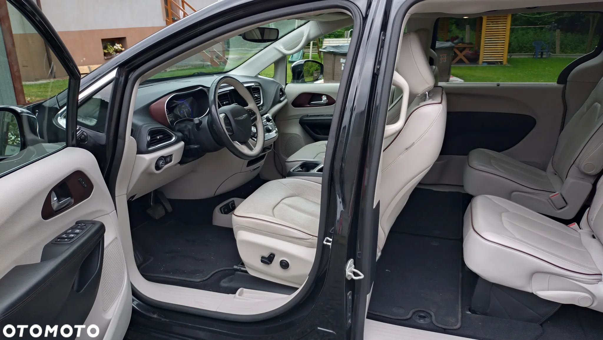 Chrysler Pacifica - 9
