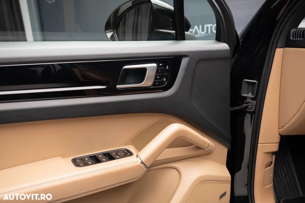 Porsche Cayenne - 34