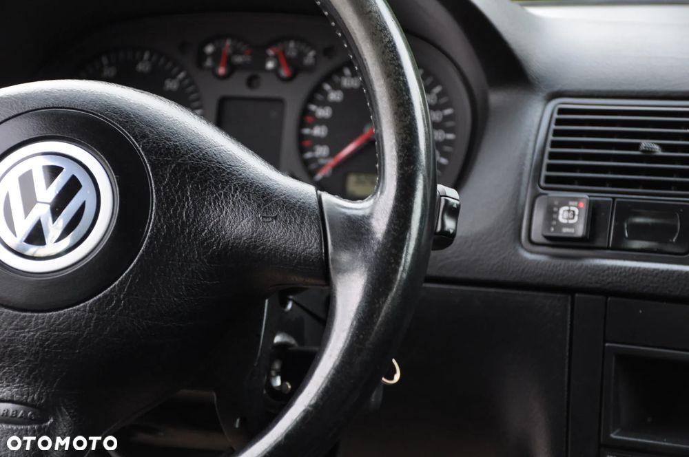 Volkswagen Golf 1.6 Edition - 32