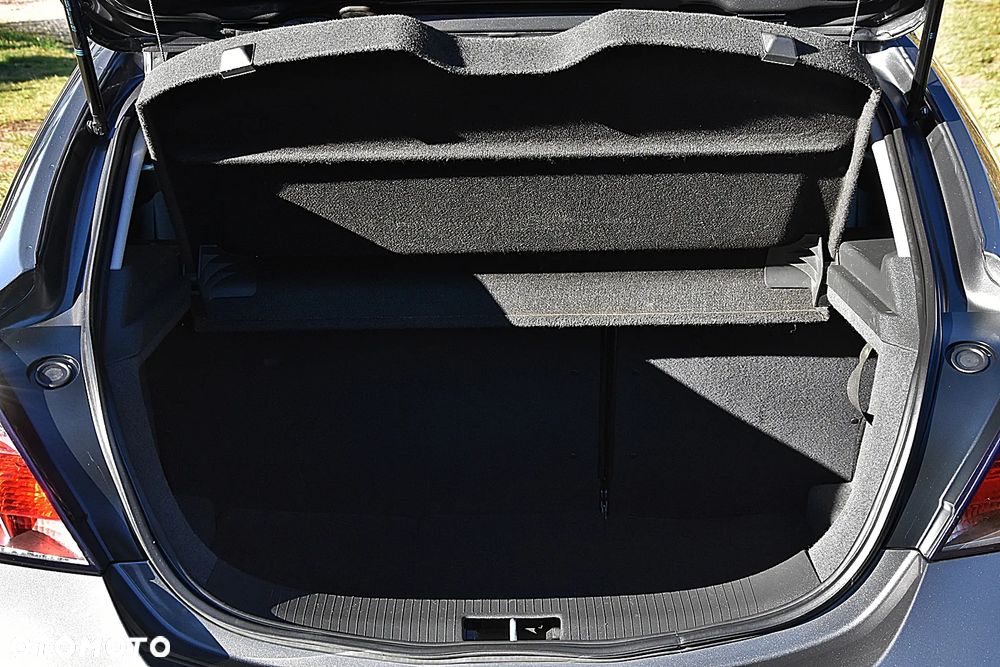 Opel Astra III GTC 1.4 Enjoy - 27