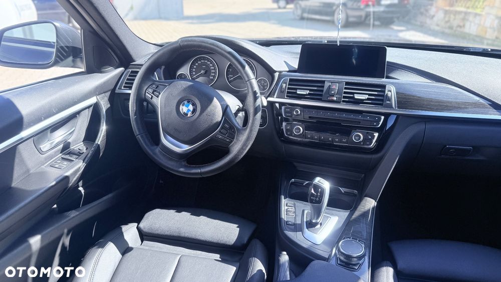 BMW Seria 3 330i xDrive Sport Line - 13