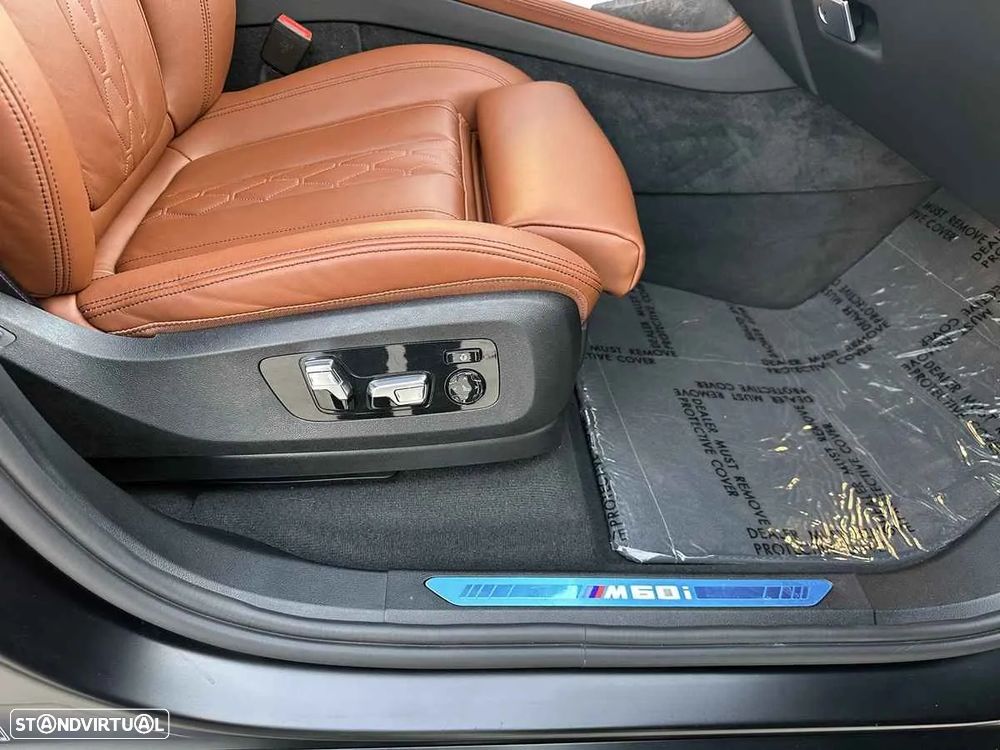 BMW X7 M M60i - 30