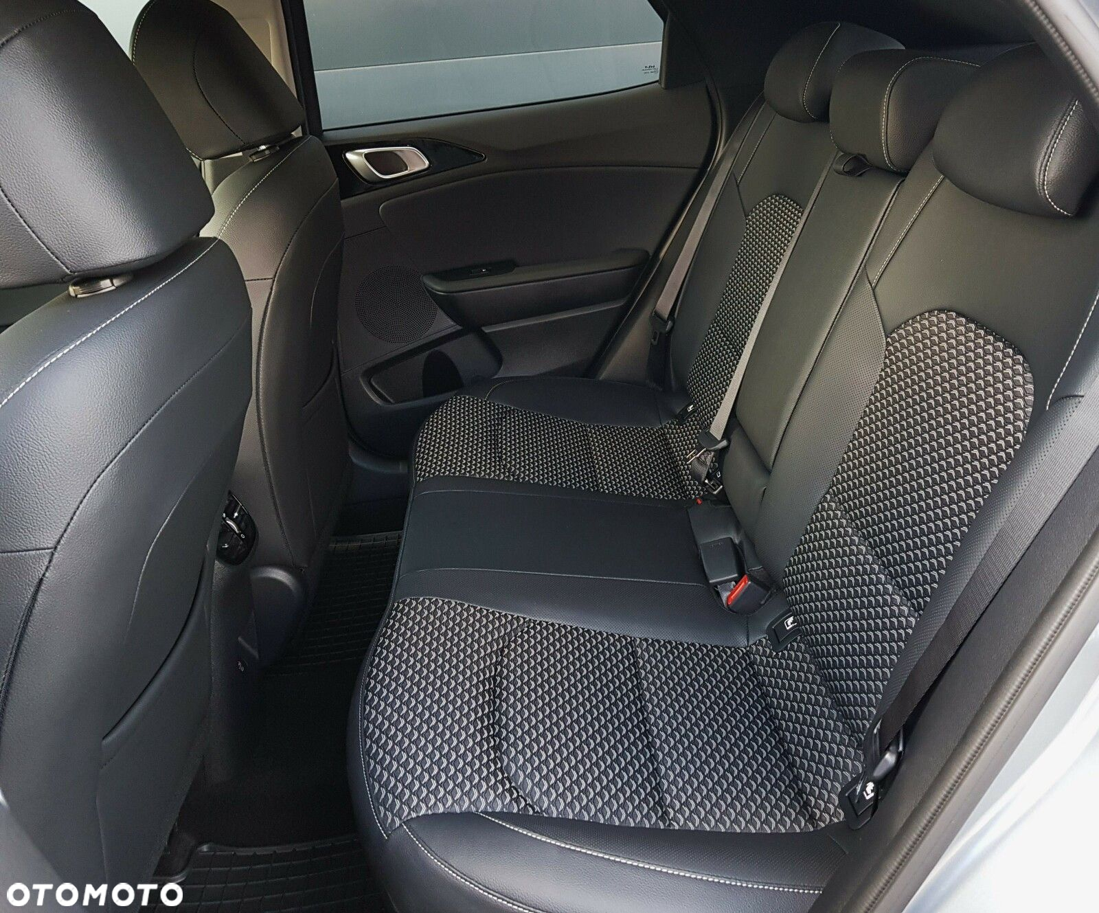 Kia XCeed 1.5 T-GDI Business Line DCT - 32