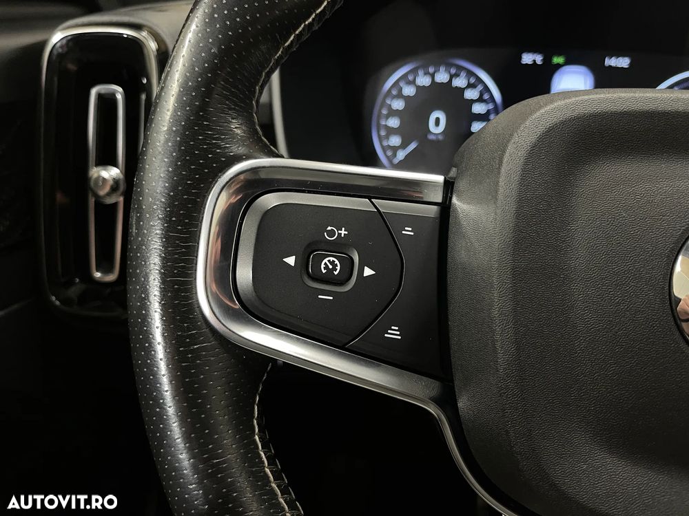 Volvo XC 40 B4 AT8 AWD Mild Hybrid R-Design - 25