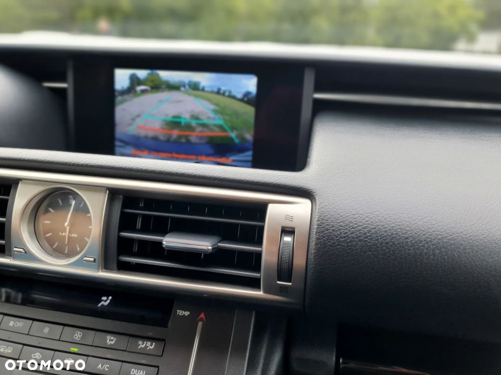 Lexus IS 200t Elite - 16