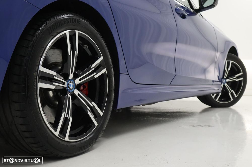BMW 330 e Touring Pack Desportivo M Pro Auto - 10