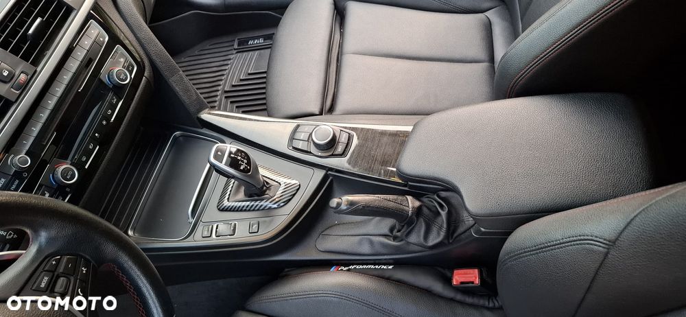 BMW Seria 3 330i Sport Line - 29