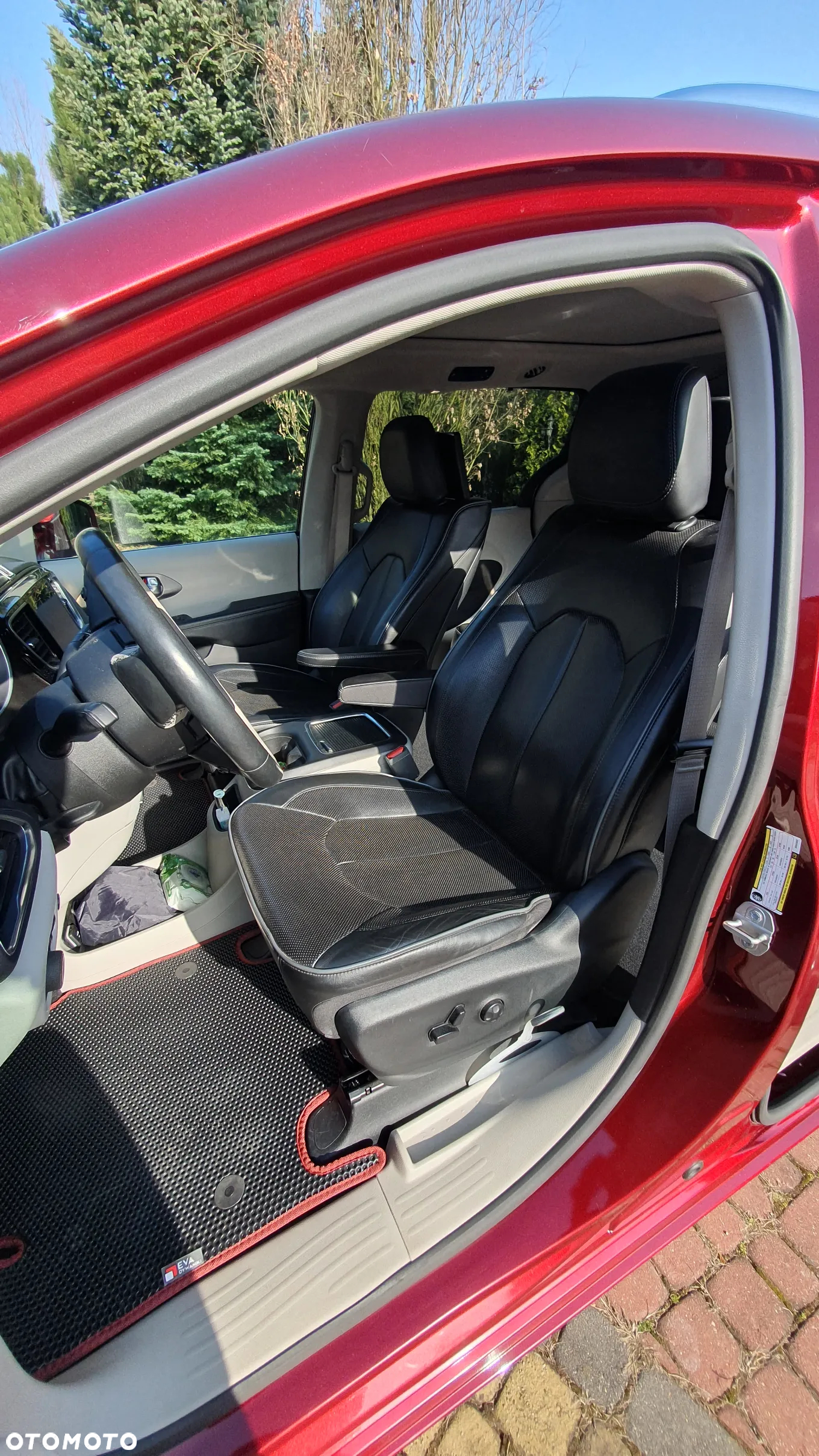 Chrysler Pacifica - 17