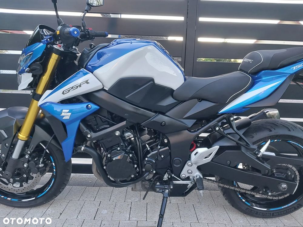 Suzuki GSR - 7