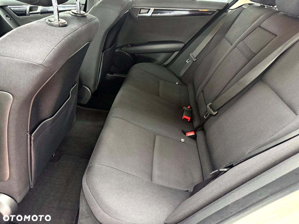 Mercedes-Benz Klasa C 220 CDI DPF (BlueEFFICIENCY) Elegance - 25