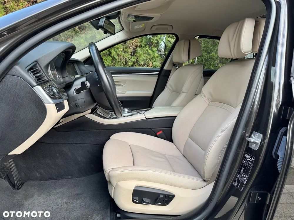 BMW Seria 5 525d Luxury Line - 7