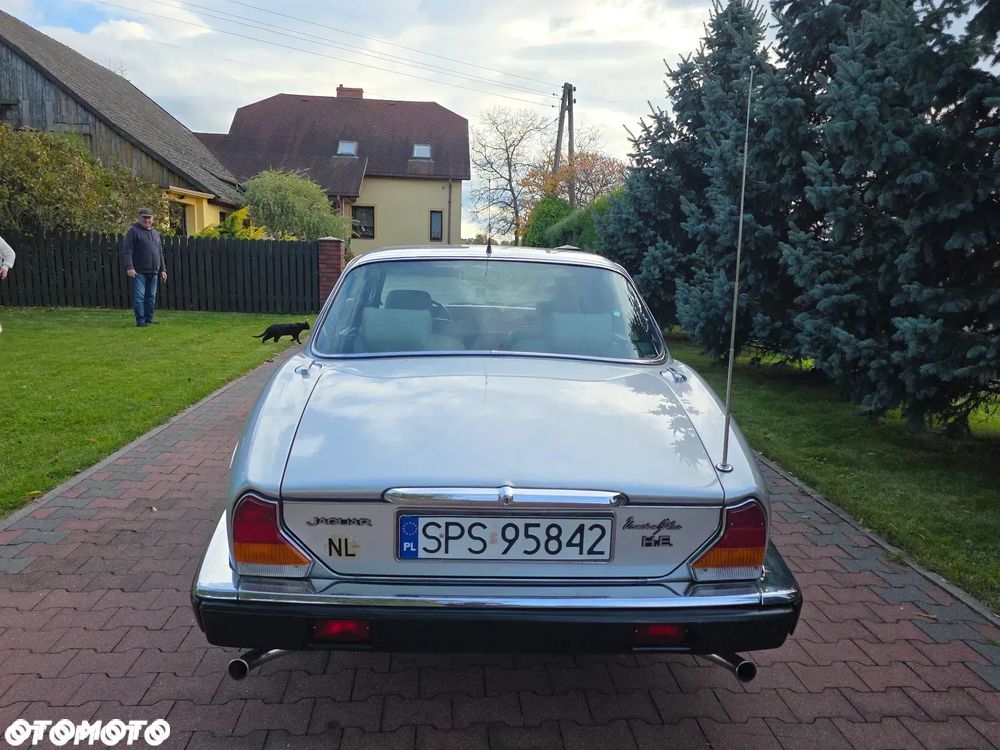 Jaguar XJ - 12
