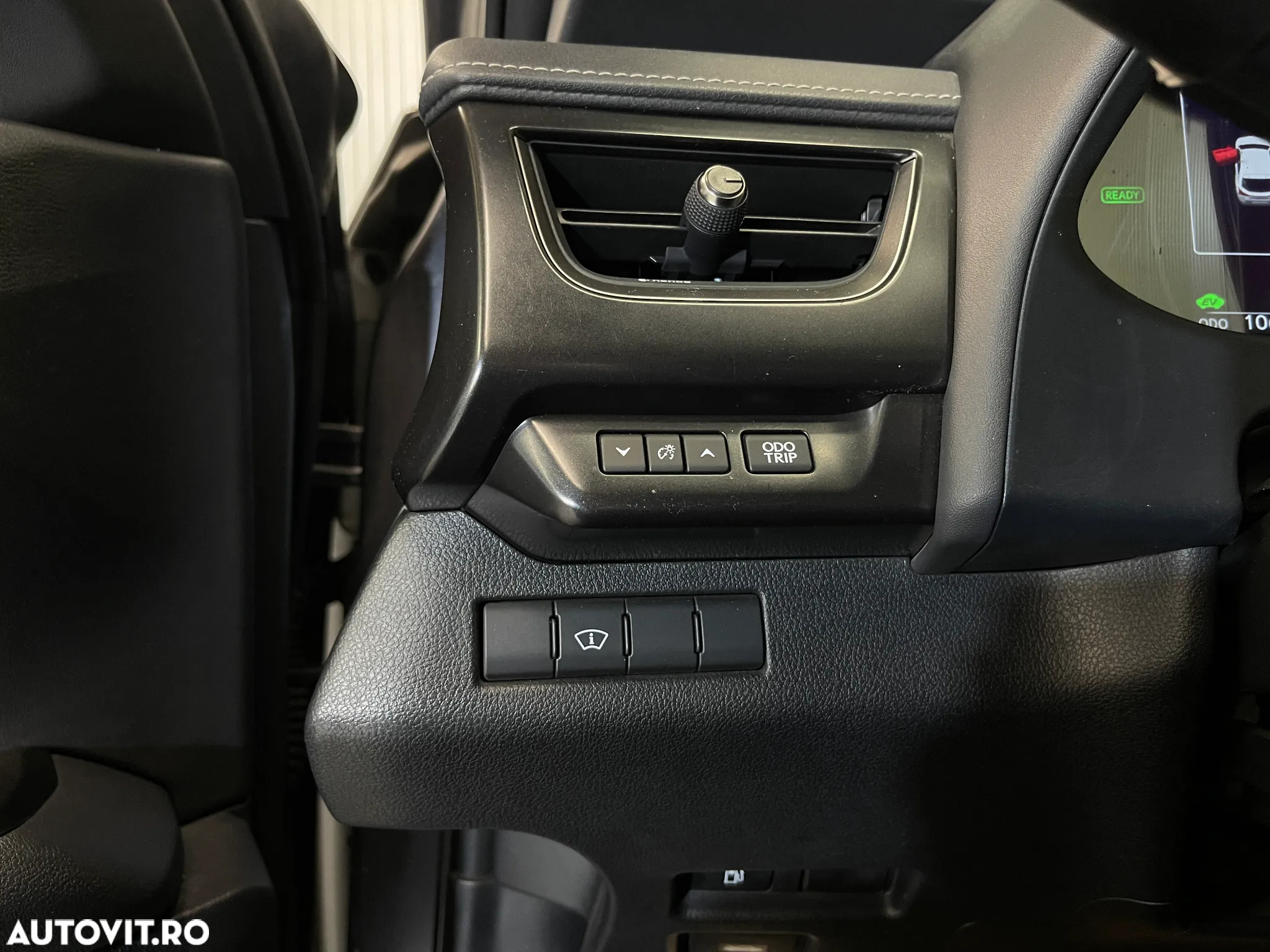 Lexus UX 250h 2.0L HEV 20H- (178 HP) 4X4 CVT Luxury - 27