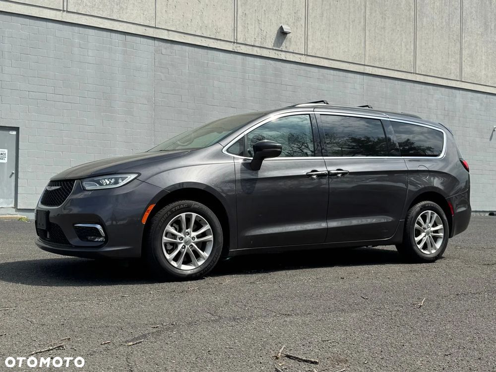 Chrysler Pacifica - 12