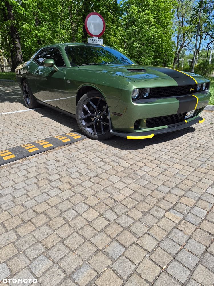 Dodge Challenger - 2
