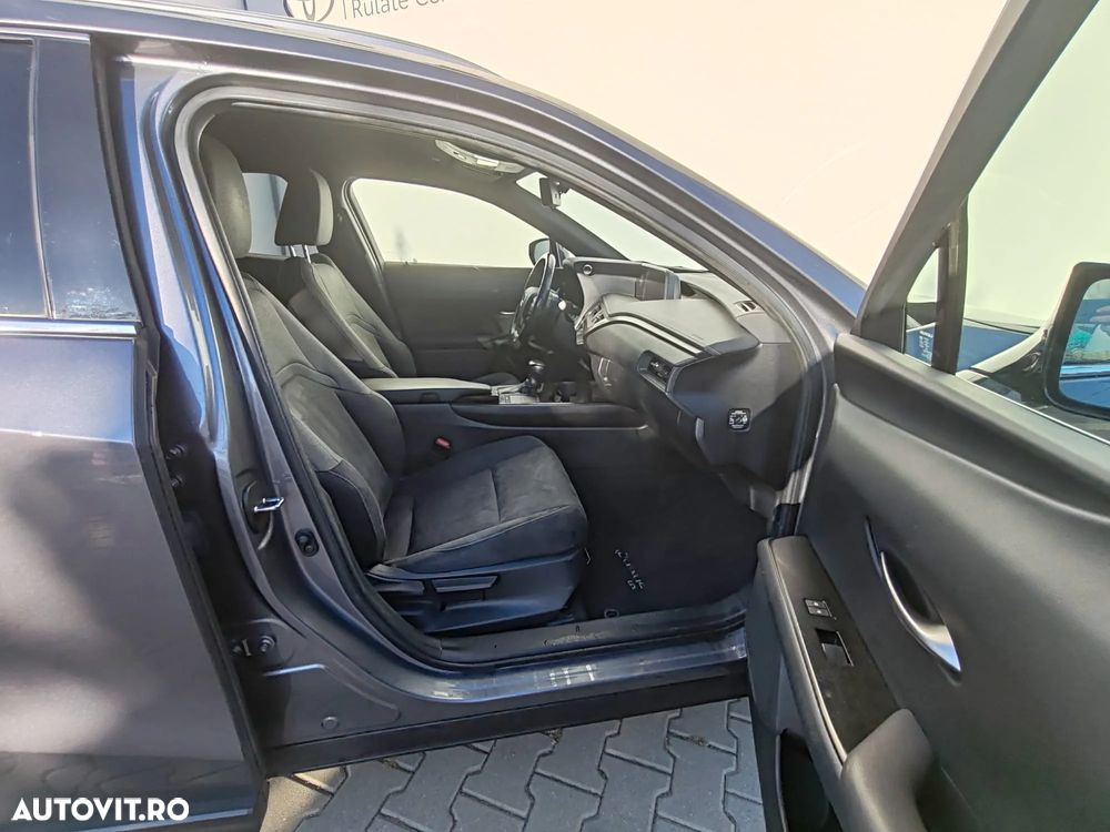 Lexus UX 250h FWD Executive - 7