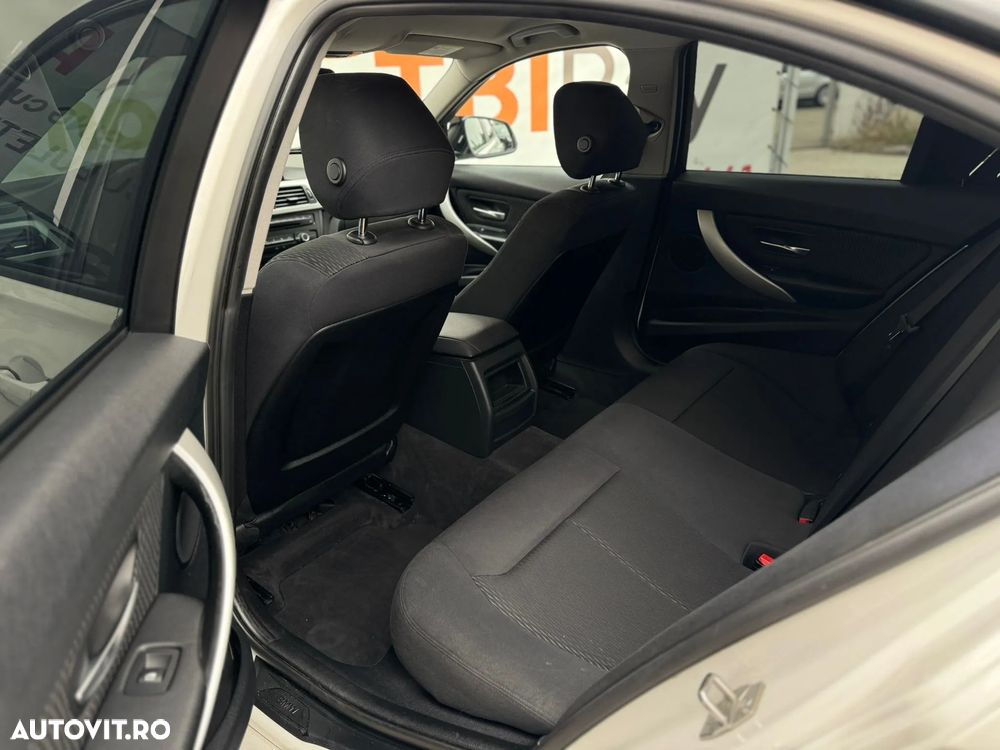 BMW Seria 3 318d - 26