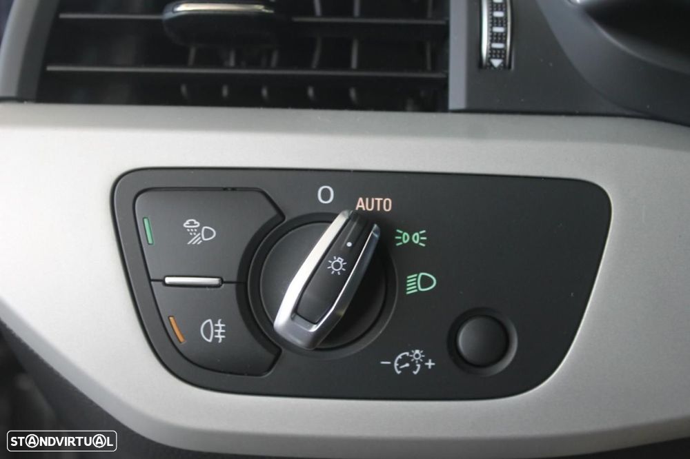 Audi A4 Avant 30 TDI Advanced S tronic - 28
