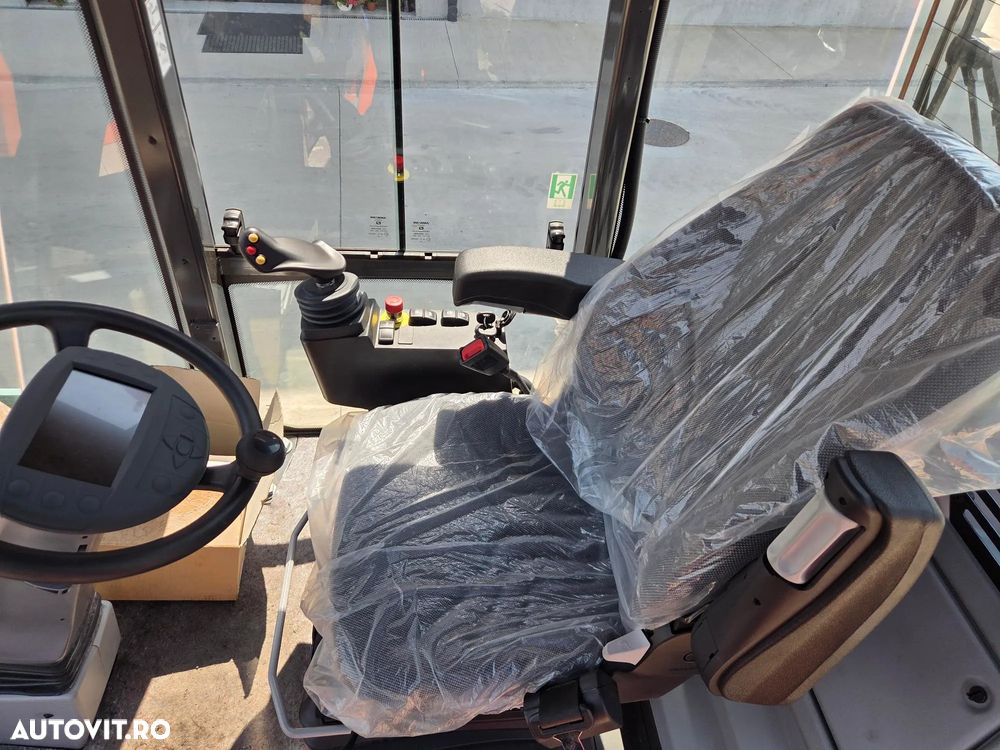 Ammann ARS110, 14,7tone, 25ore-NEFOLOSIT, latime rola 2,1m, motor Deutz 135CP, Declaratie CE, produs in GERMANIA, garantie 1 an, Aer cond, Antifurt, lung 5,9m, FULL OPTION, posibilitate leasing 4 ani, PROMOTIE 84.900 EUR+Tva - 24