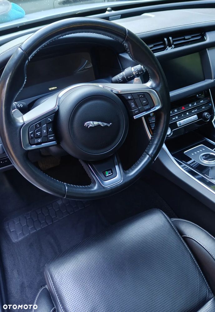 Jaguar XF 2.0 i4D AWD R-Sport - 14