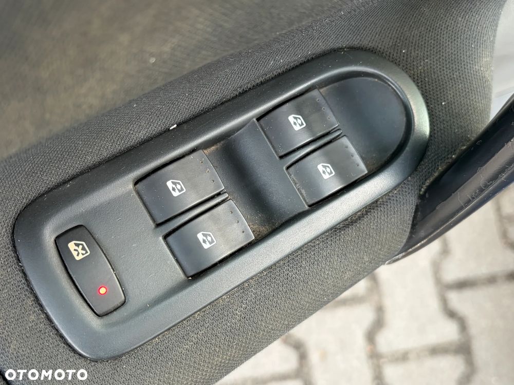 Renault Scenic 1.9 dCi FAP Avantage - 16