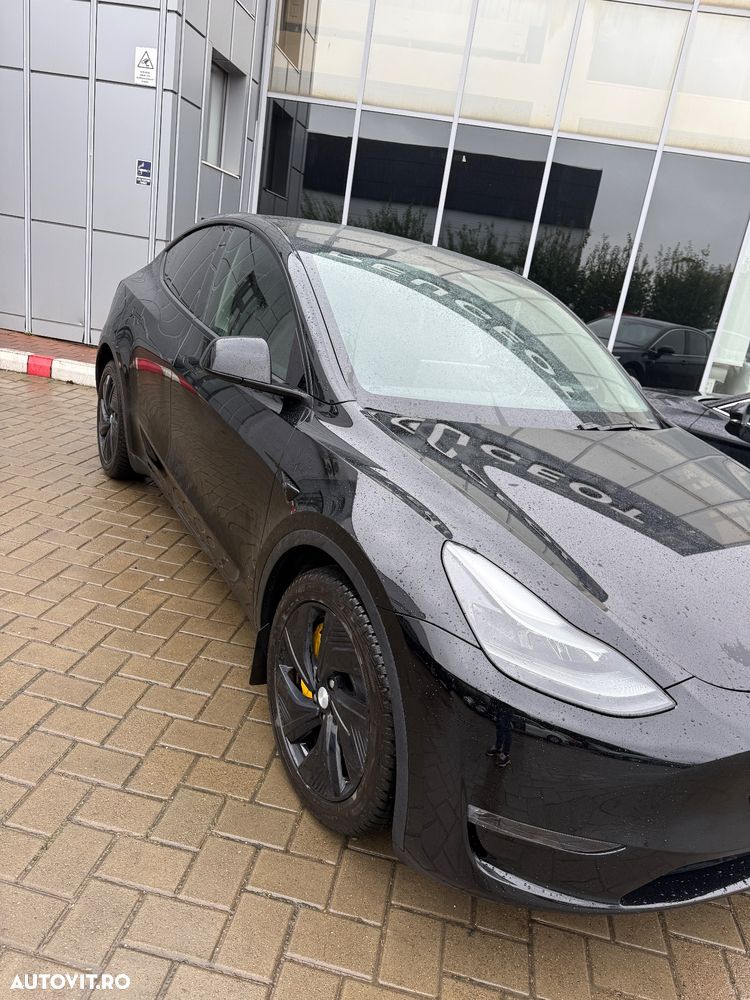 Tesla Model Y - 6