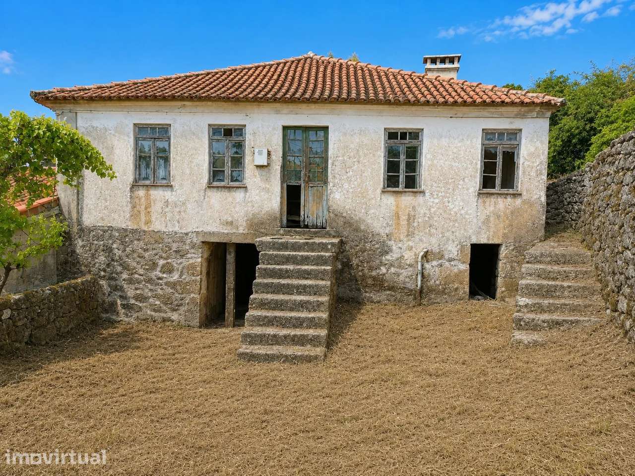 Moradia T2 em Pedra para Restauro com Terreno e Projeto Turístico Apro