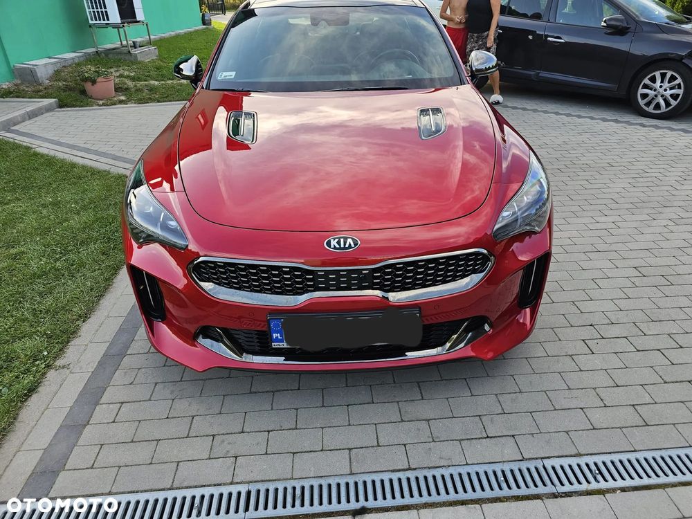 Kia Stinger - 1