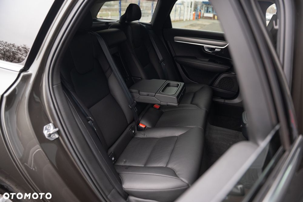 Volvo V90 D3 Geartronic Momentum Pro - 35