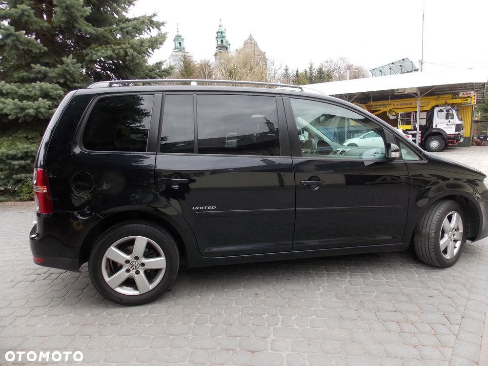 Volkswagen Touran 1.9 TDI DSG United - 17