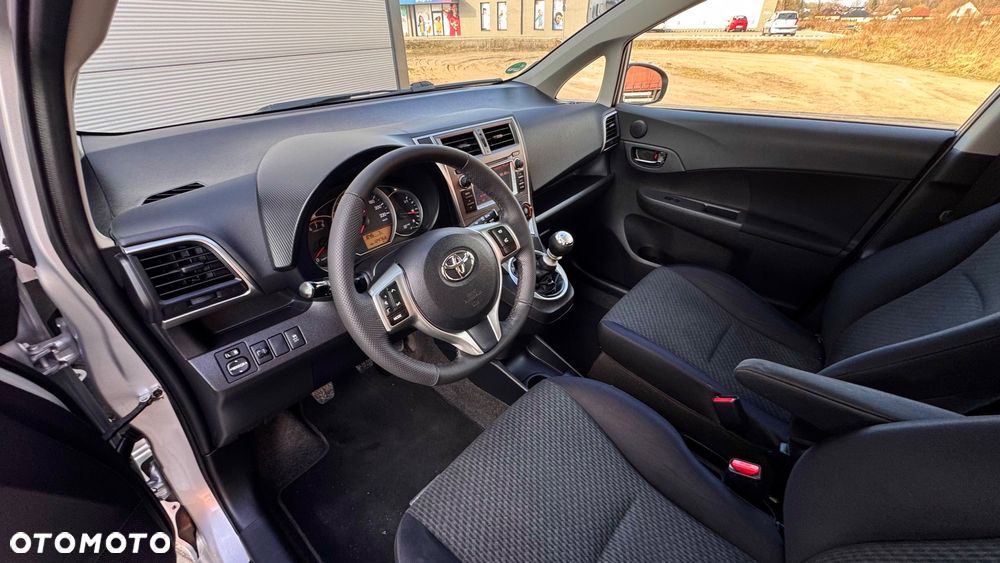 Toyota Verso S 1.33 VVT-i Cool - 32