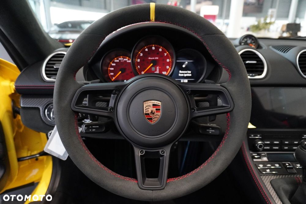 Porsche 718 Spyder - 26