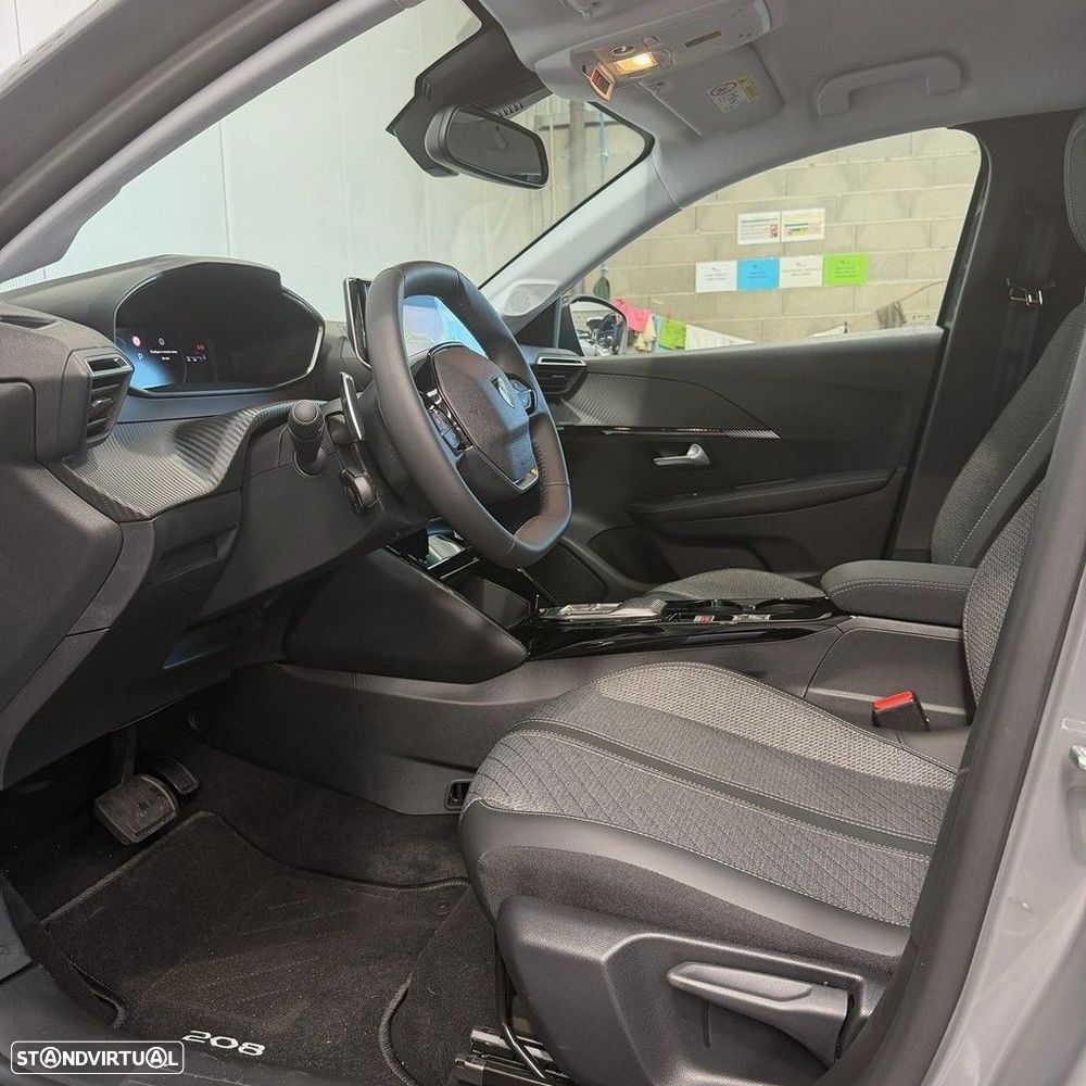 Peugeot 208 - 10