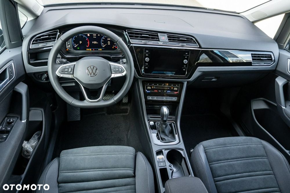 Volkswagen Touran - 27