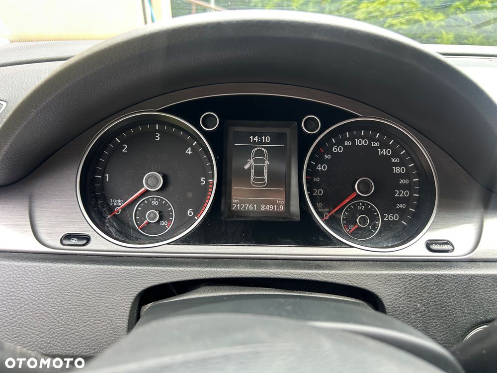 Volkswagen Passat 2.0 TDI DPF BlueMotion Technology Comfortline - 9