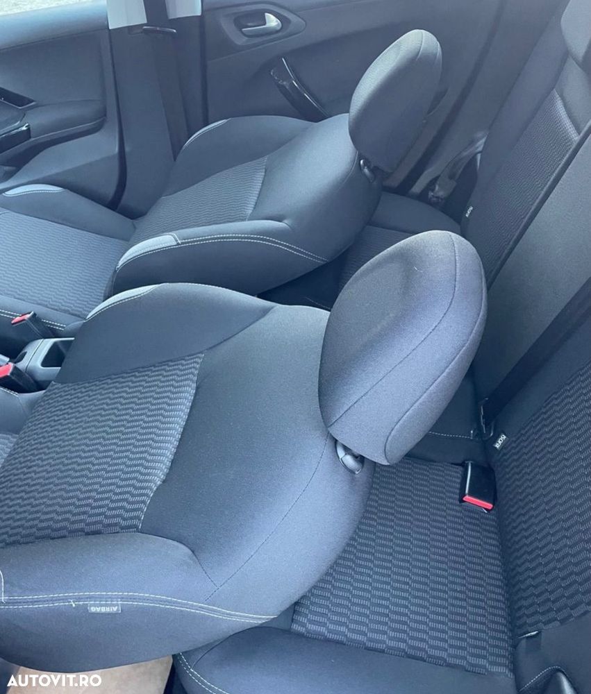 Peugeot 208 PureTech 110 Stop & Start Allure - 10