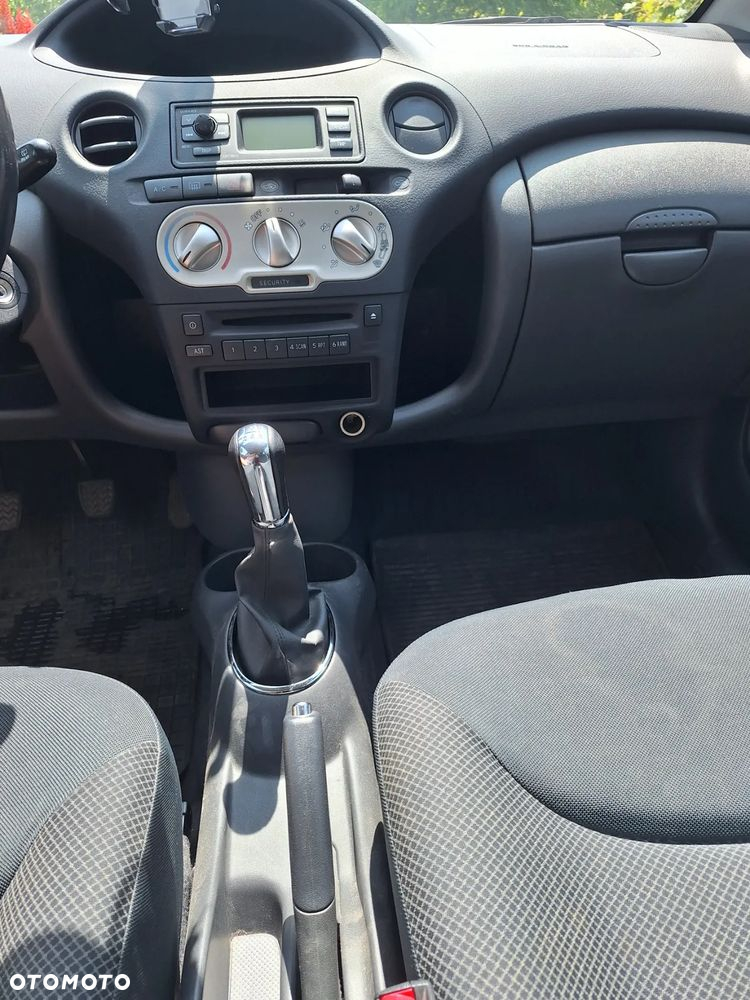 Toyota Yaris - 14
