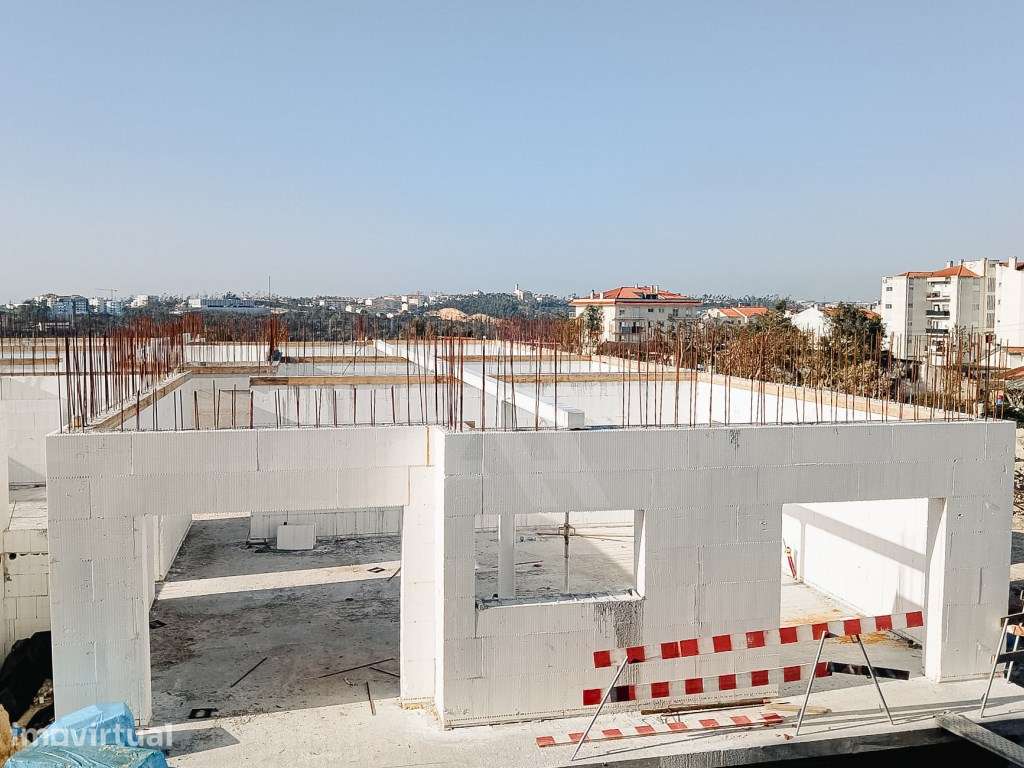 Apartamento T2 com Garagem em Leiria - Grande imagem: 2/23