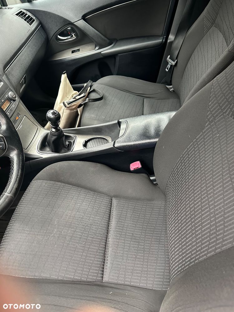 Toyota Avensis 2.0 D-4D - 13