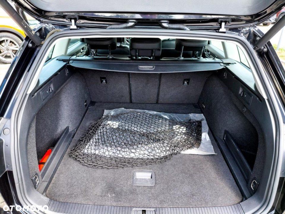 Volkswagen Passat - 32