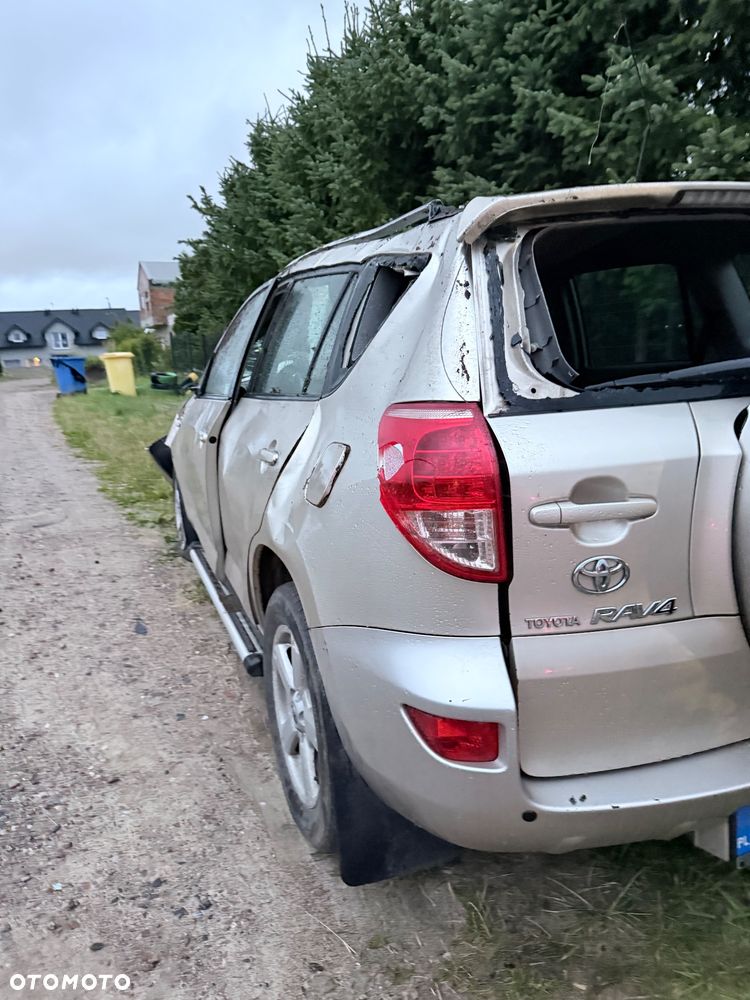 Toyota RAV4 2.2 D-4D Sol - 3