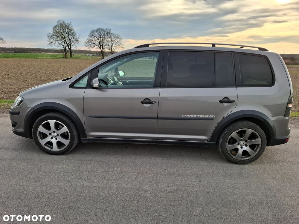 Volkswagen Touran 2.0 TDI DPF Cross DSG - 1
